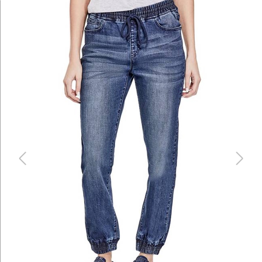 Cute and comfy denim joggers 💯